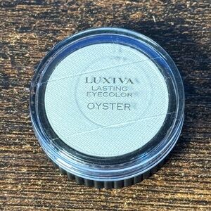 Merle Norman Luxiva Lasting Eyecolor - Oyster - .10 oz. Full Size
